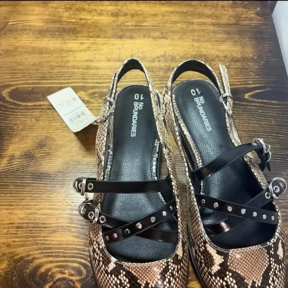 Time And Tru Snakeskin Pointed Toe Flats Size 10‎